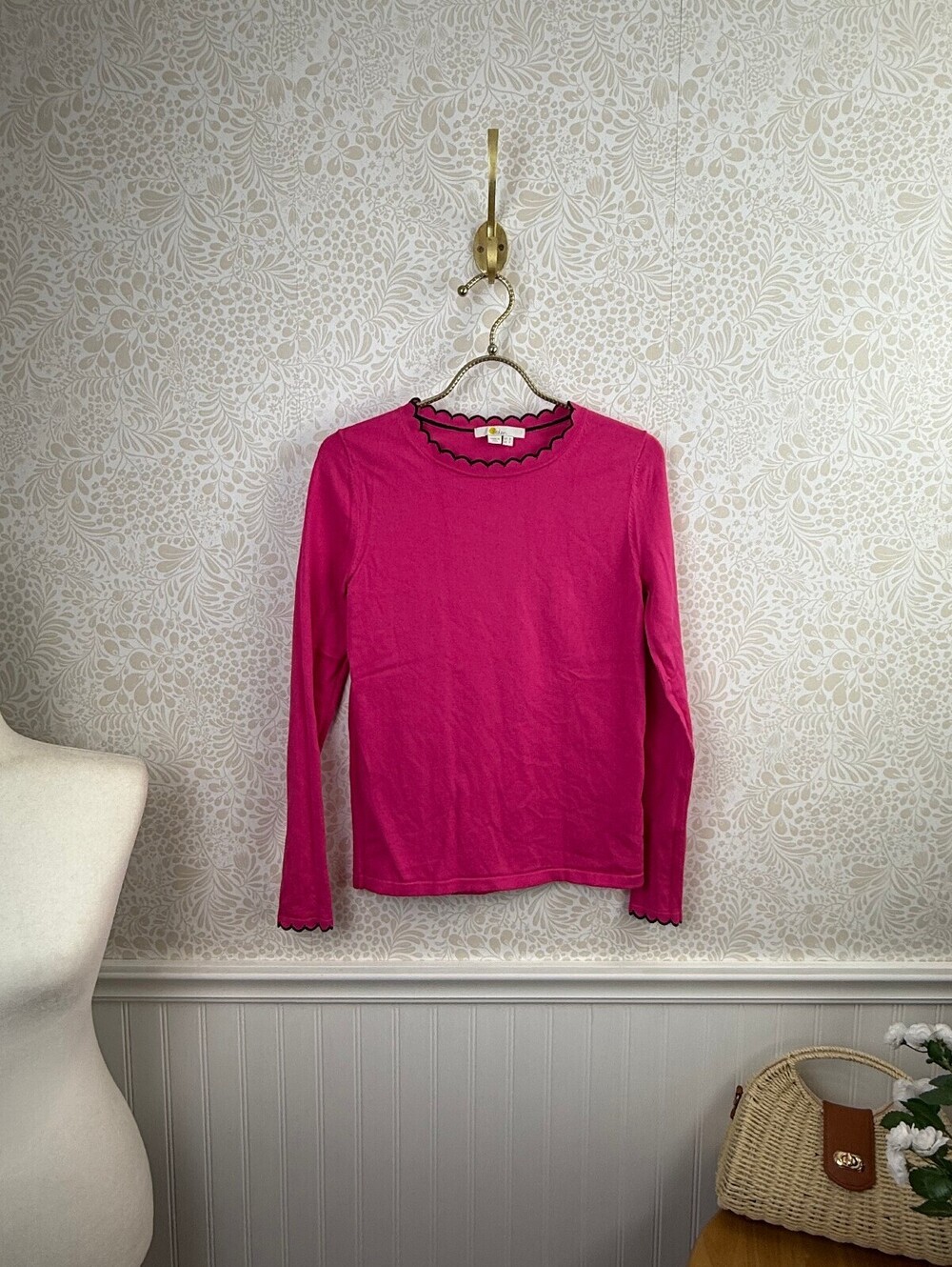 BODEN Pink and Navy Pullover Lightweight Scalloped Trim Sweater - Size - 4